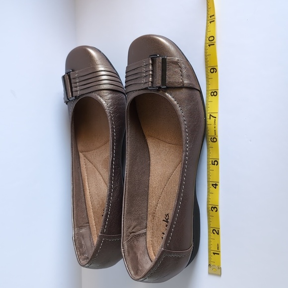 Clarks Collection Pewter Leather Flats Soft Cushion Women's - Picture 10 of 10
